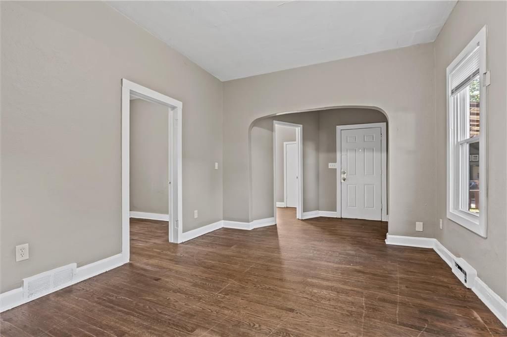 506 S Oakley Avenue — photo 4