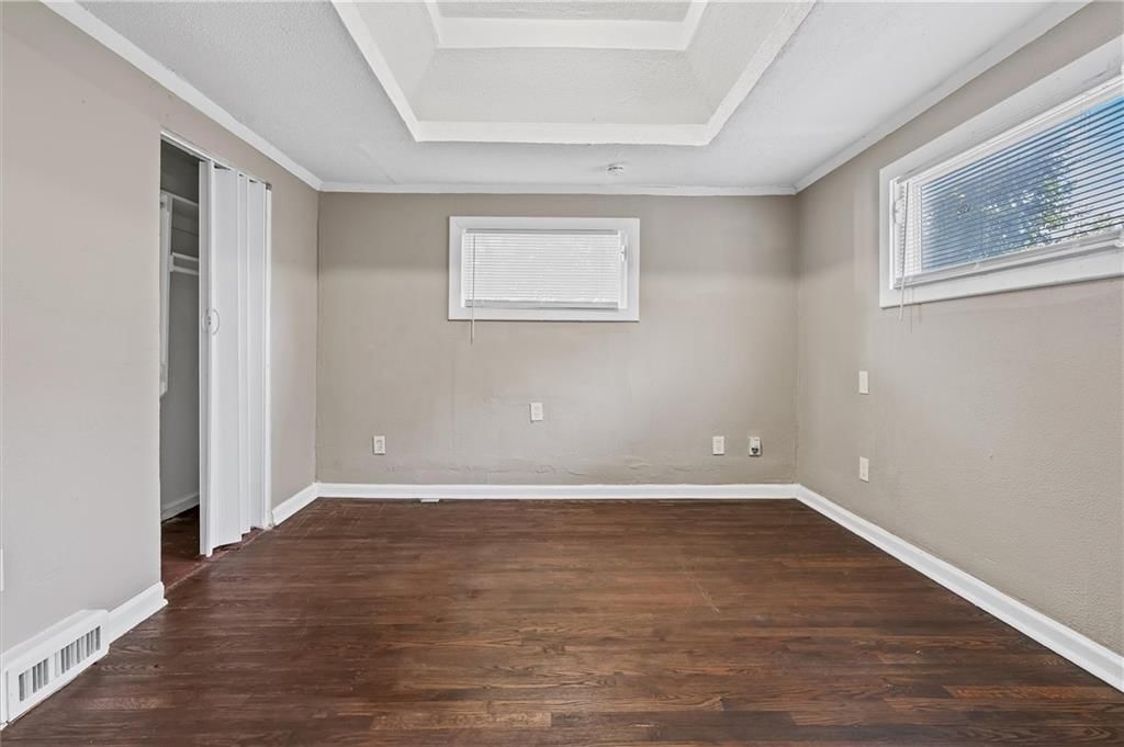 506 S Oakley Avenue — photo 11