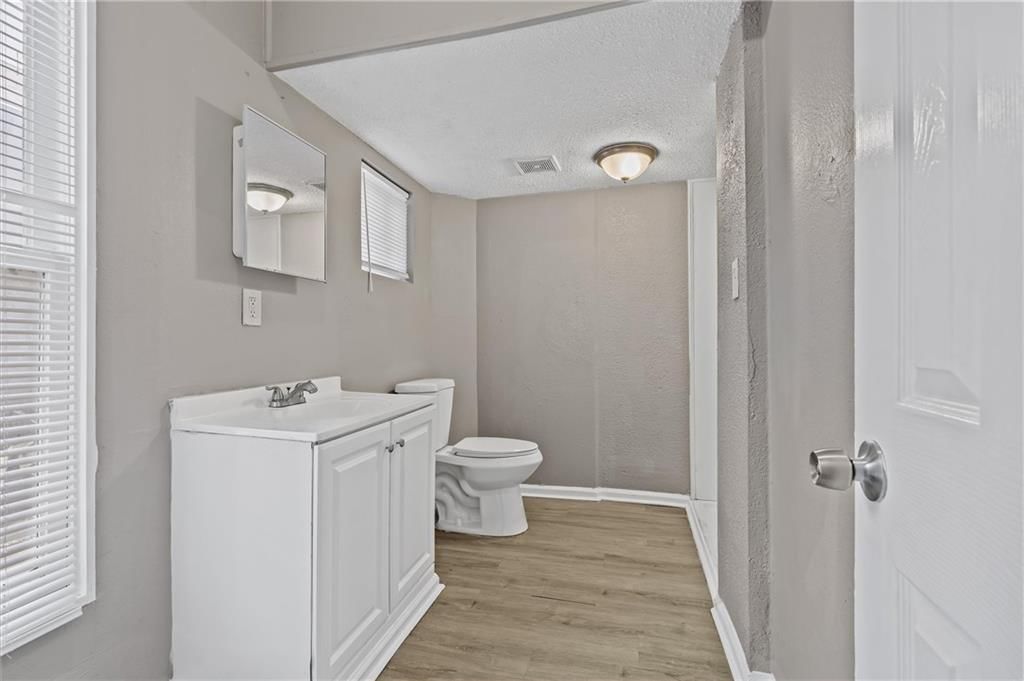 506 S Oakley Avenue — photo 13