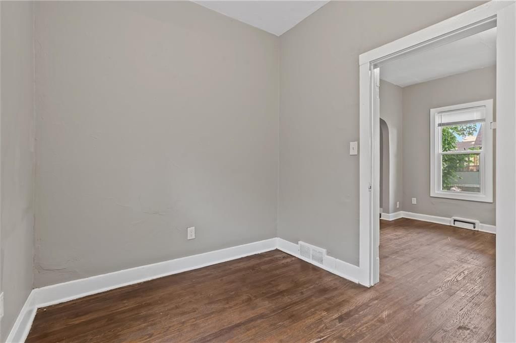 506 S Oakley Avenue — photo 17