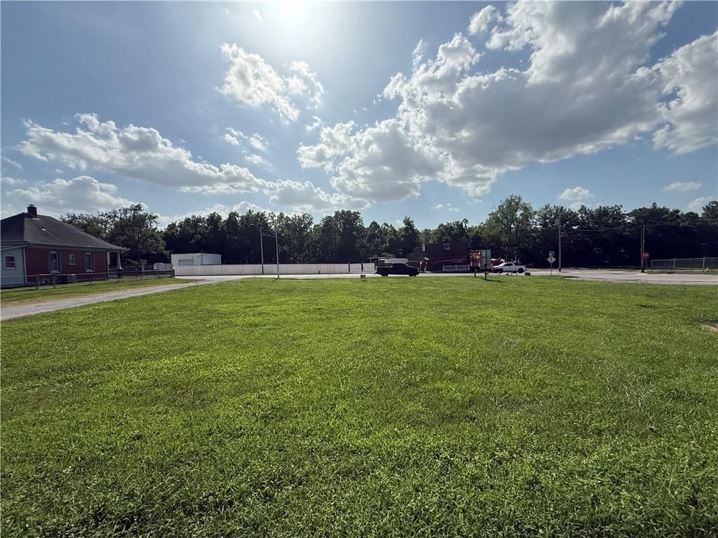 711 N Sterling Avenue — photo 3