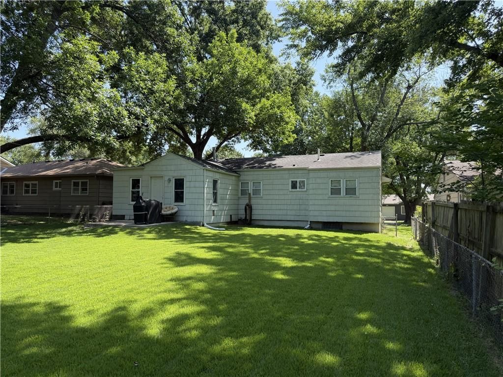8352 Locust Street — photo 2