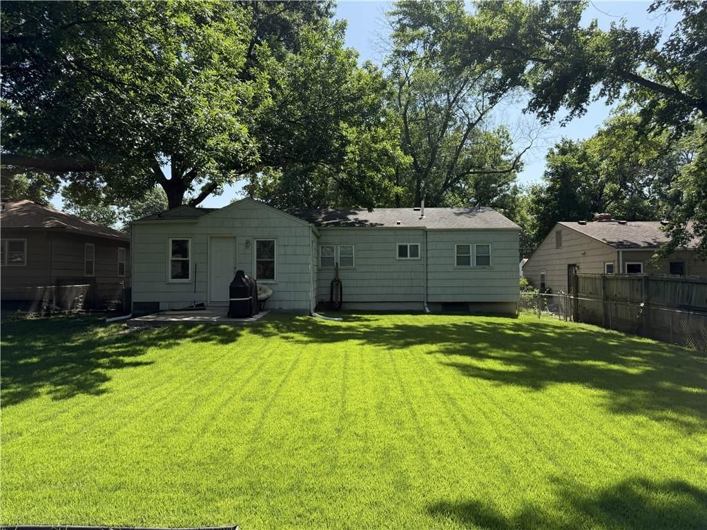 8352 Locust Street — photo 3