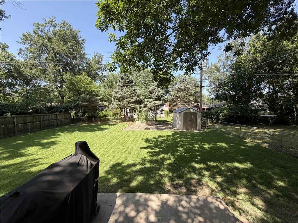 8352 Locust Street — photo 4