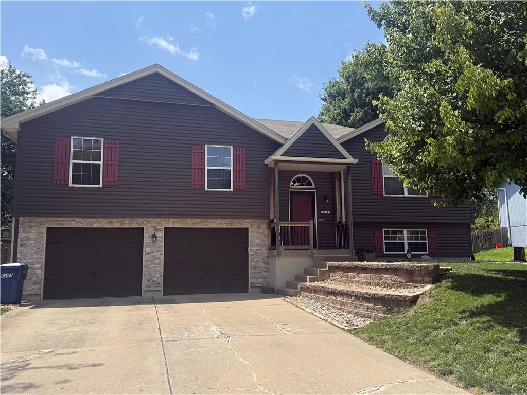 1224 NE Beacon Avenue — photo 1