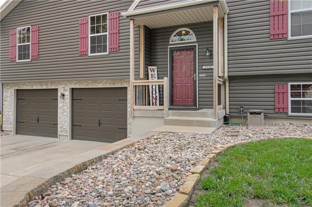 1224 NE Beacon Avenue — photo 2