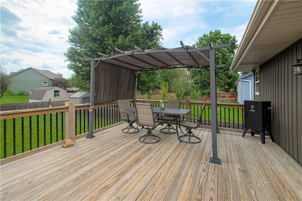 1224 NE Beacon Avenue — photo 29