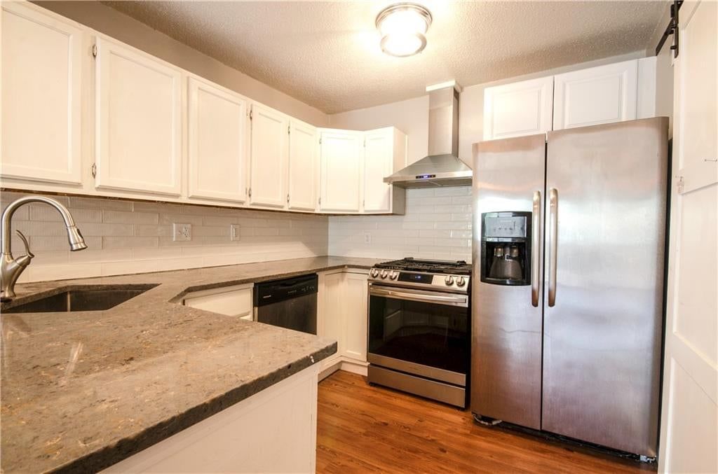 227 S Ash Avenue — photo 5