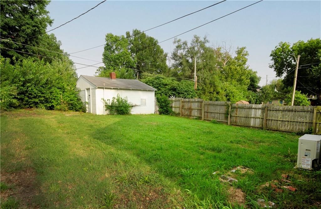 227 S Ash Avenue — photo 10
