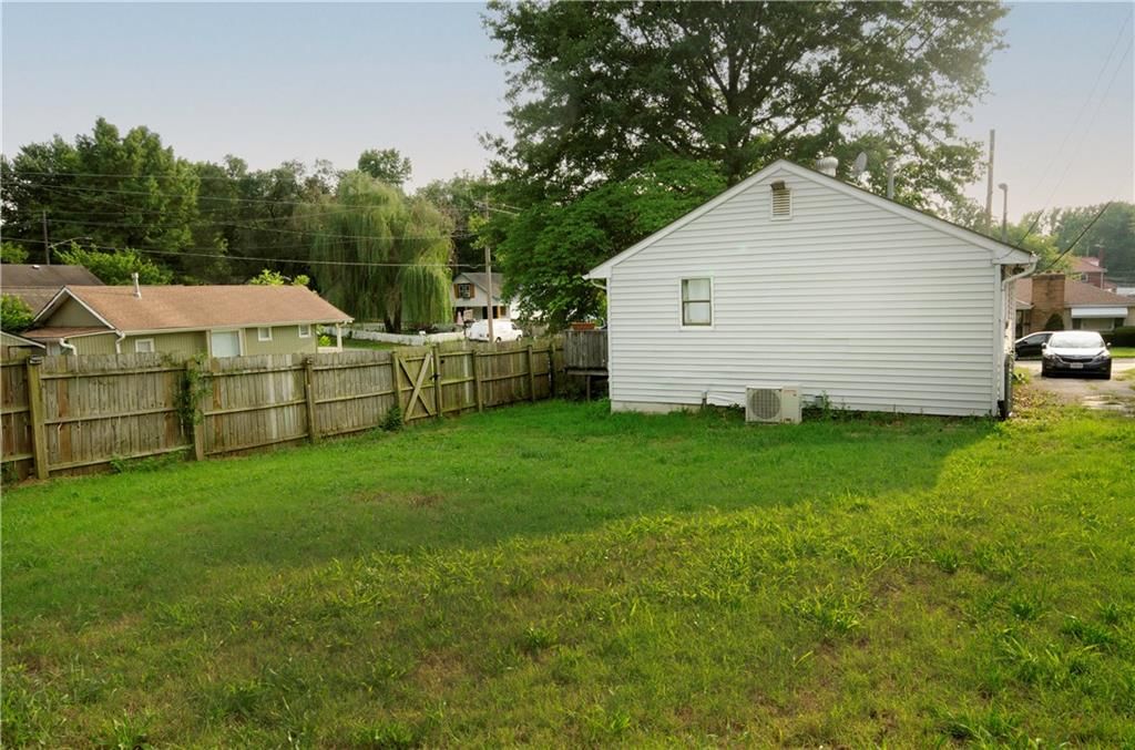 227 S Ash Avenue — photo 11