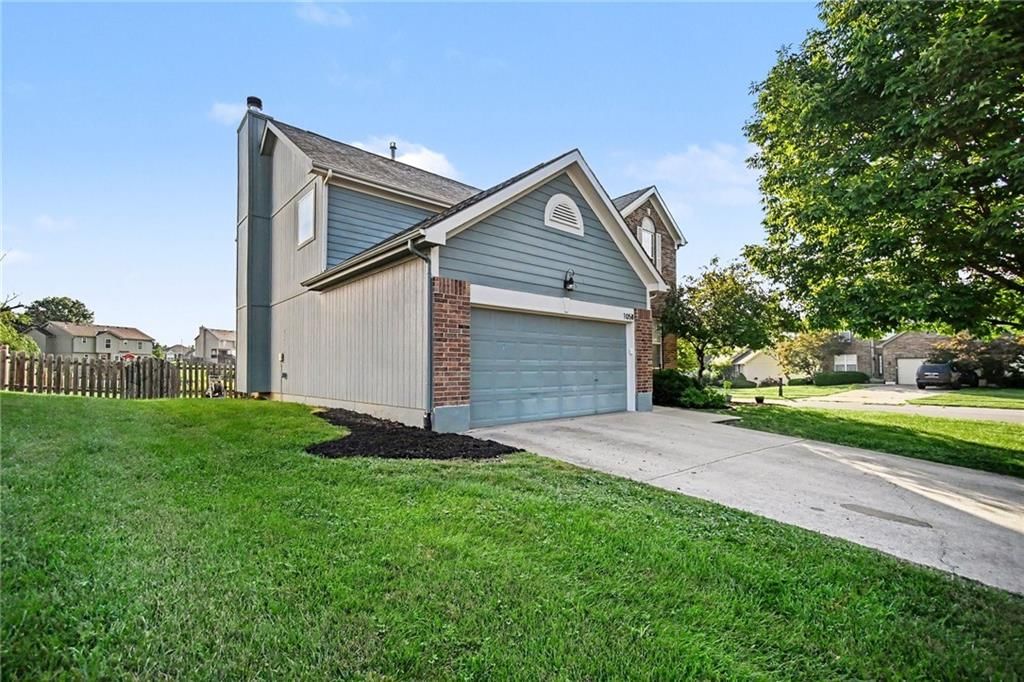 1058 Maple Woods Terrace — photo 2