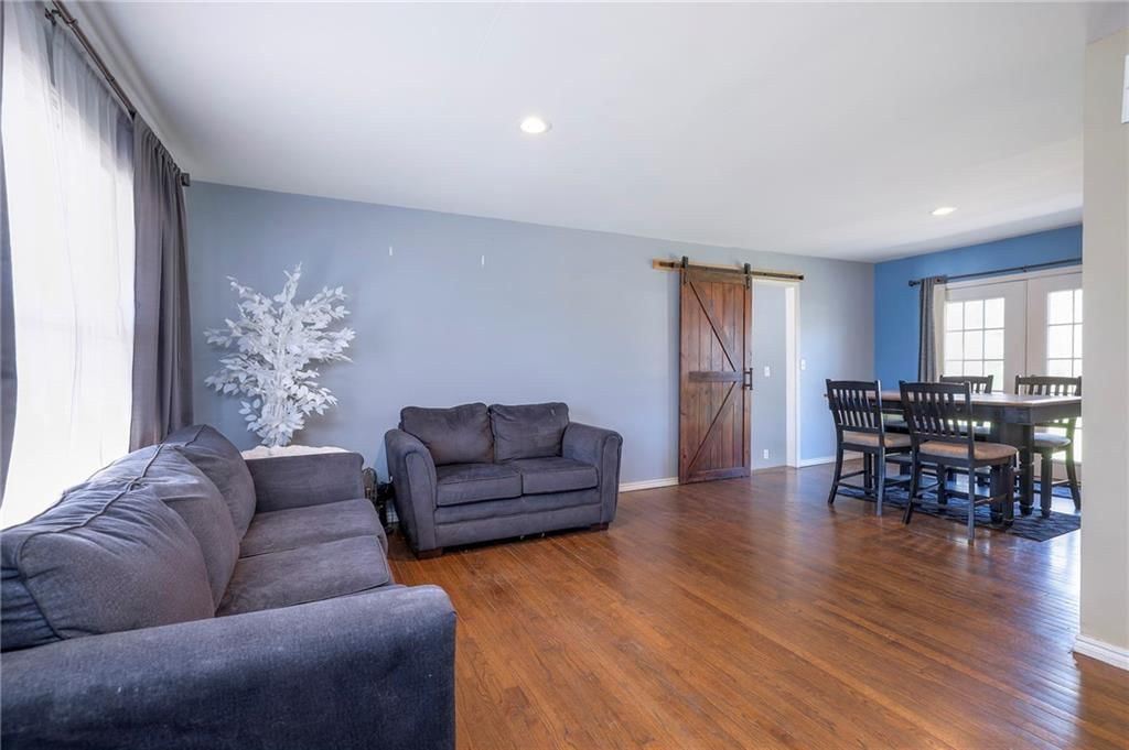 304 E South Street — photo 8