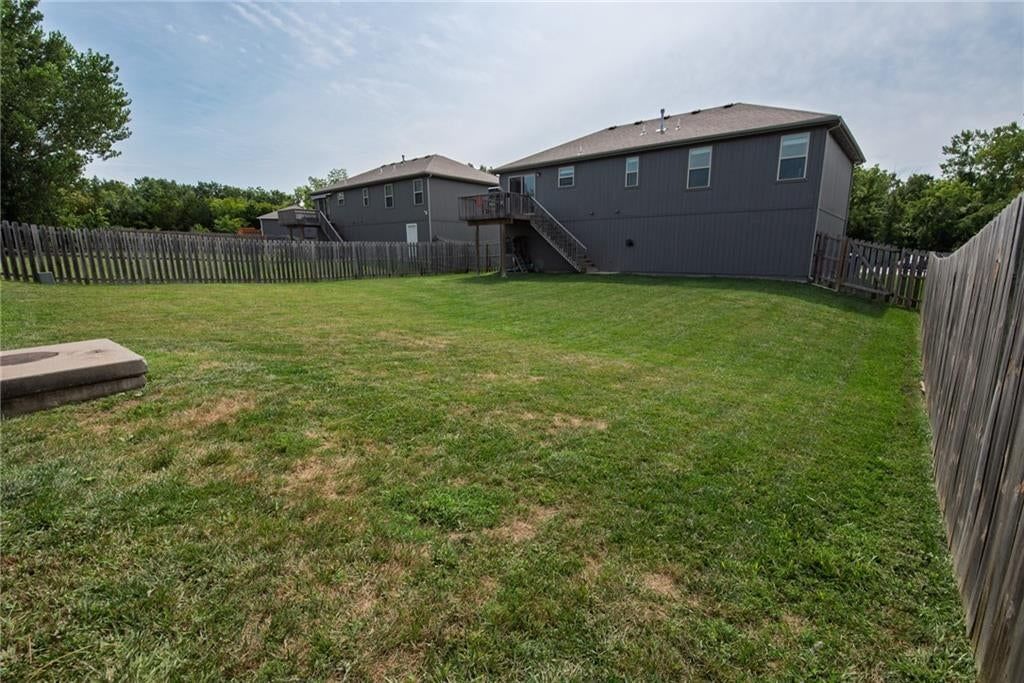 212 NE Greystone Way — photo 4