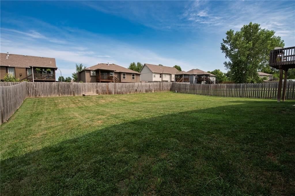 212 NE Greystone Way — photo 6