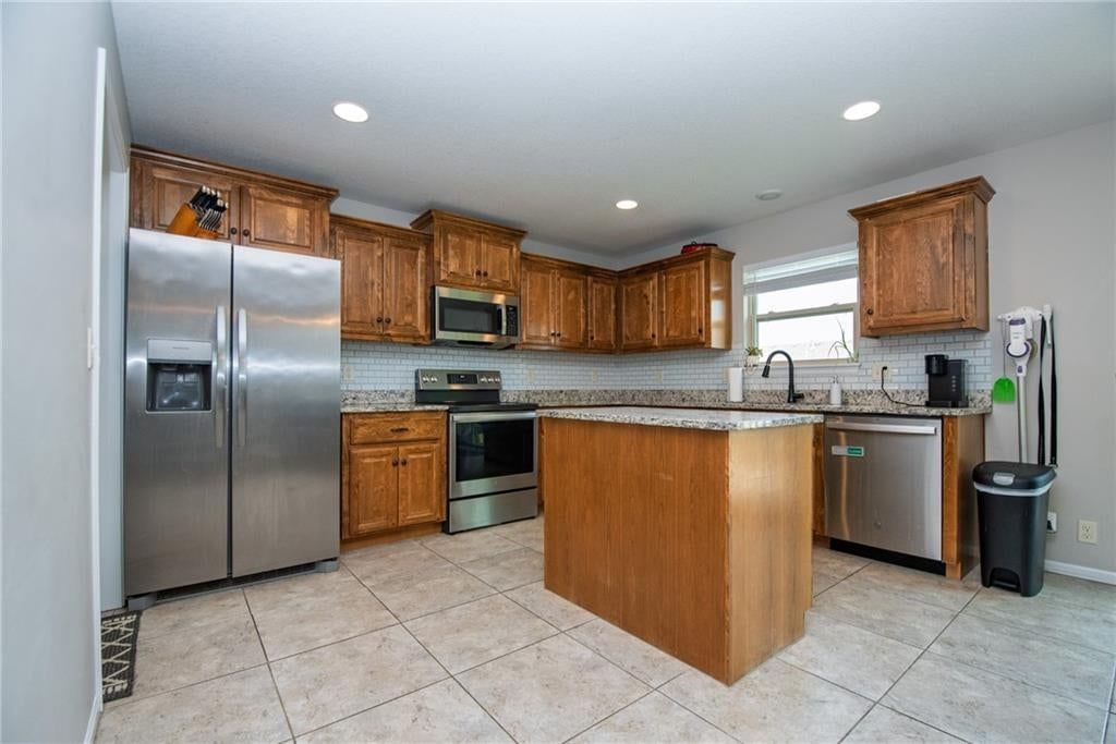 212 NE Greystone Way — photo 7