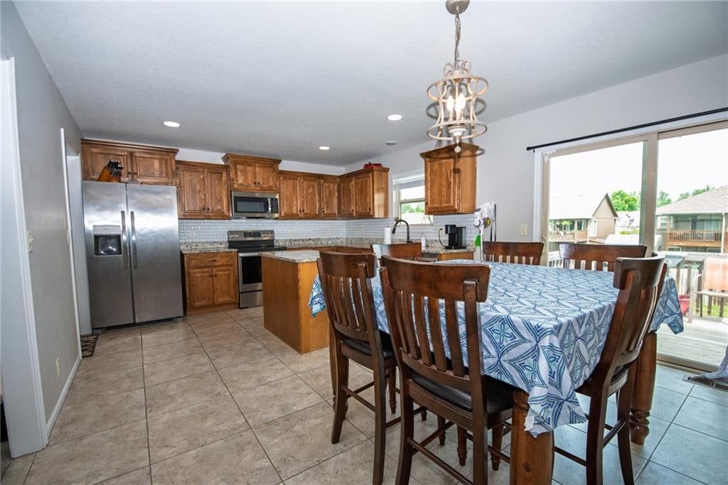 212 NE Greystone Way — photo 9