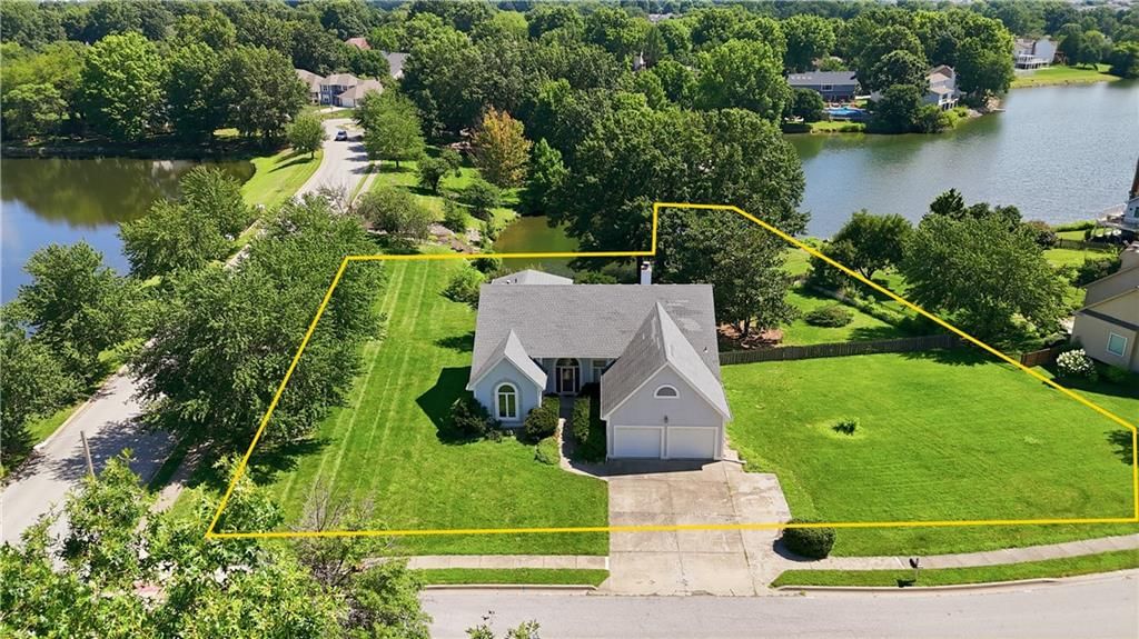 1101 NE Waterfield Village Drive — photo 1