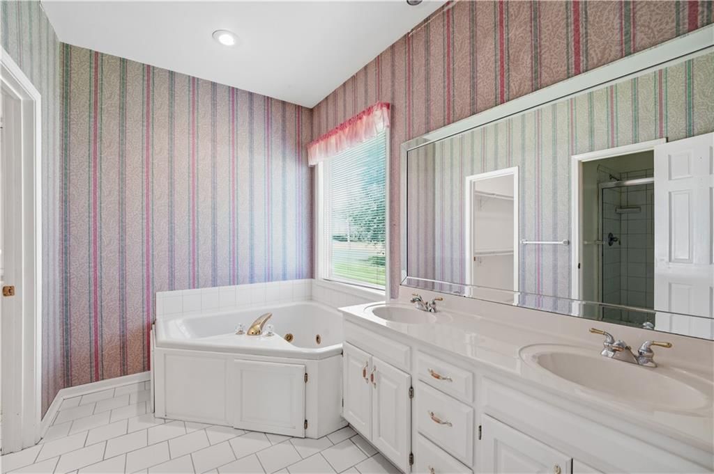 1101 NE Waterfield Village Drive — photo 20