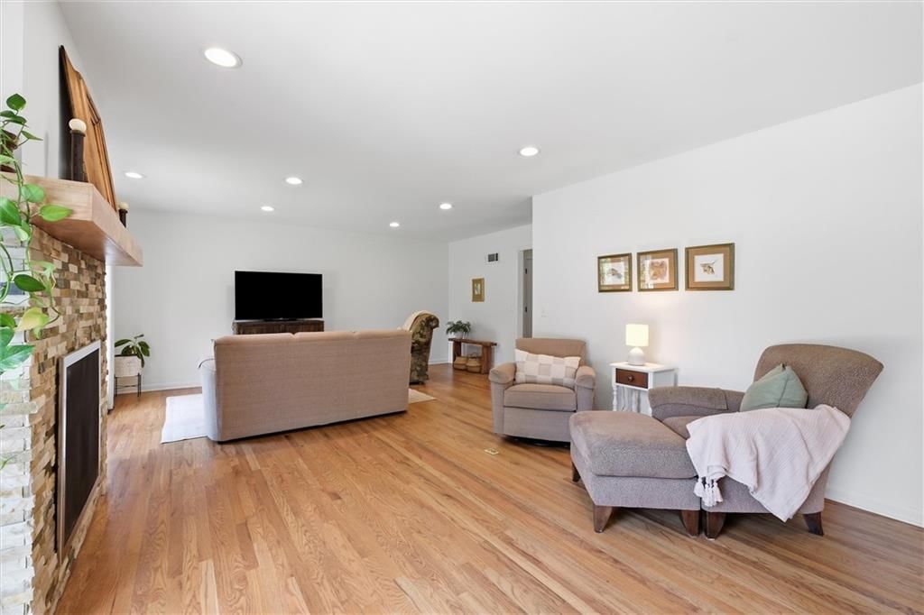 214 W 114th Street — photo 9