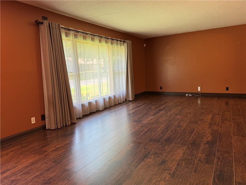 904 NE 60th Terrace — photo 8