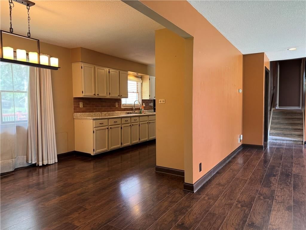 904 NE 60th Terrace — photo 11