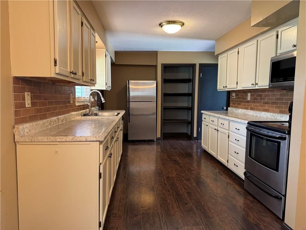 904 NE 60th Terrace — photo 13