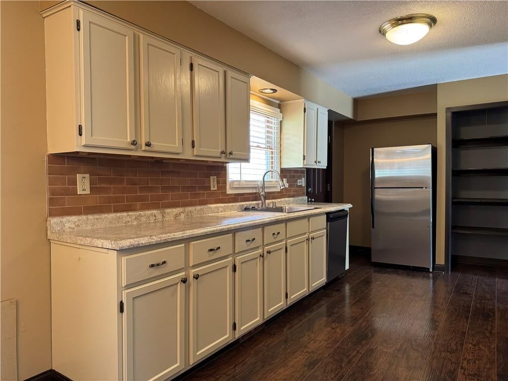 904 NE 60th Terrace — photo 14