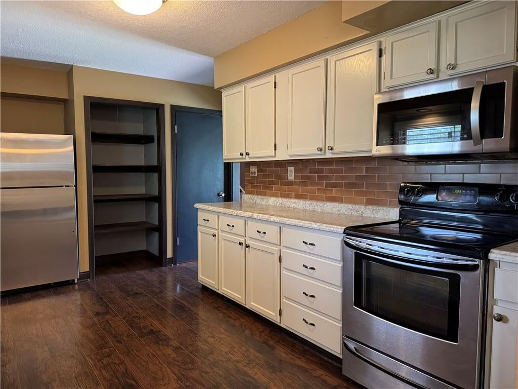 904 NE 60th Terrace — photo 15