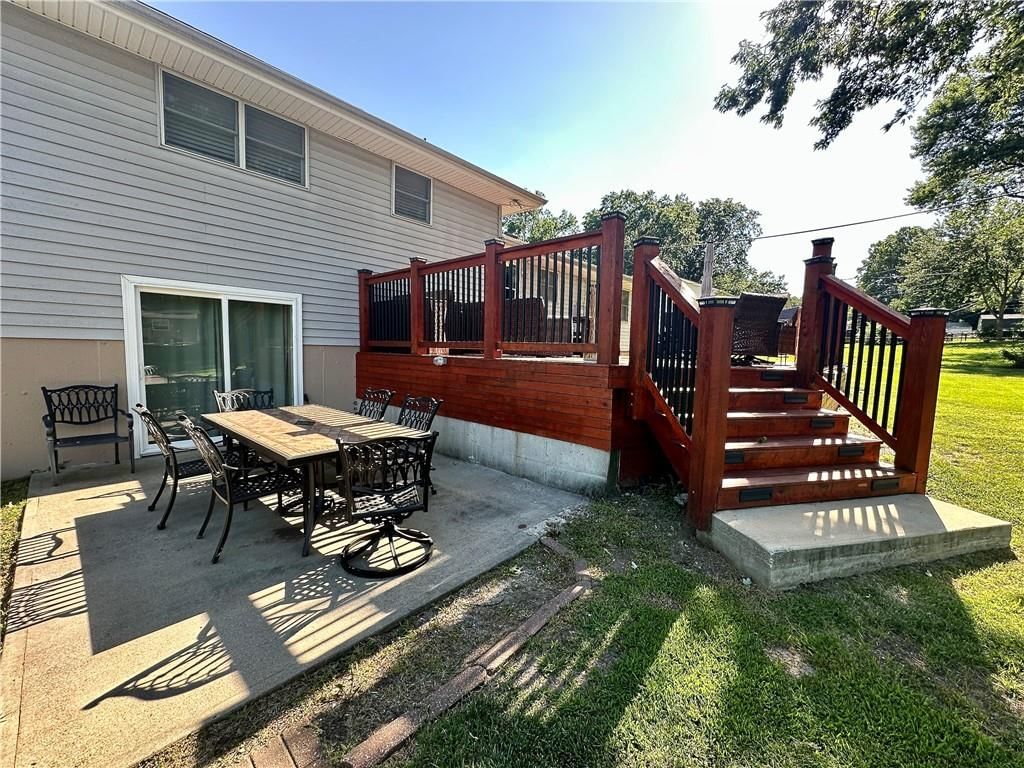 904 NE 60th Terrace — photo 38