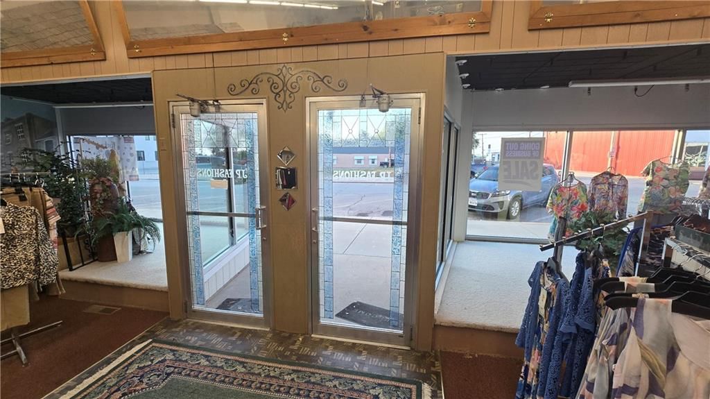 208 E 3rd Street — photo 4