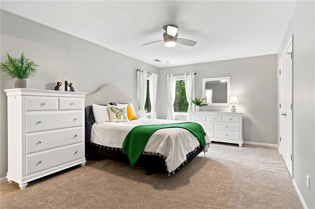 Photo 9 of 43 - 6100 NW 78TH Street, Kansas City, MO 64151