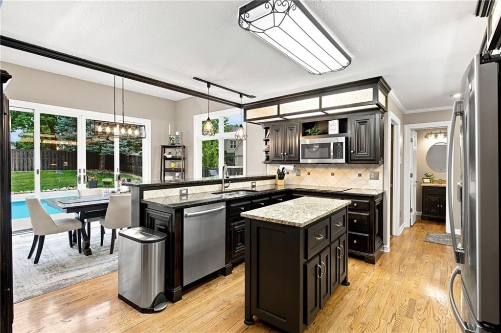 Photo 16 of 43 - 6100 NW 78TH Street, Kansas City, MO 64151