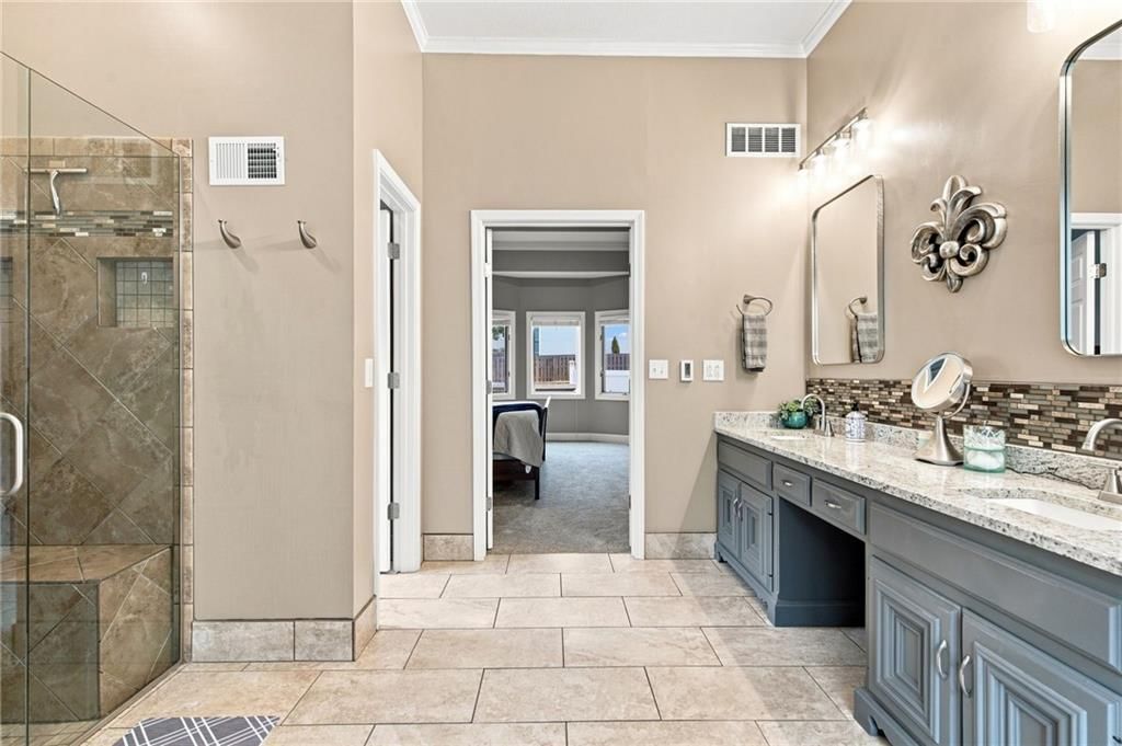 Photo 20 of 43 - 6100 NW 78TH Street, Kansas City, MO 64151