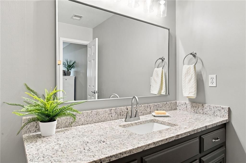 Photo 23 of 43 - 6100 NW 78TH Street, Kansas City, MO 64151