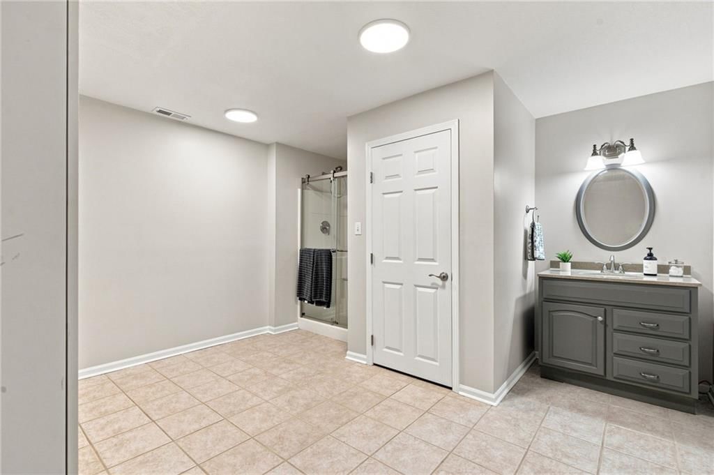 Photo 31 of 43 - 6100 NW 78TH Street, Kansas City, MO 64151