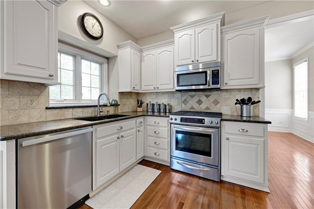 13708 BELINDER Street — photo 8