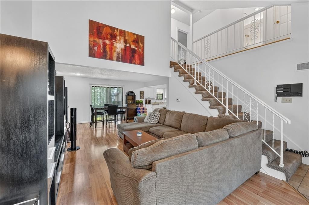 8337-8339 Farley Street — photo 6