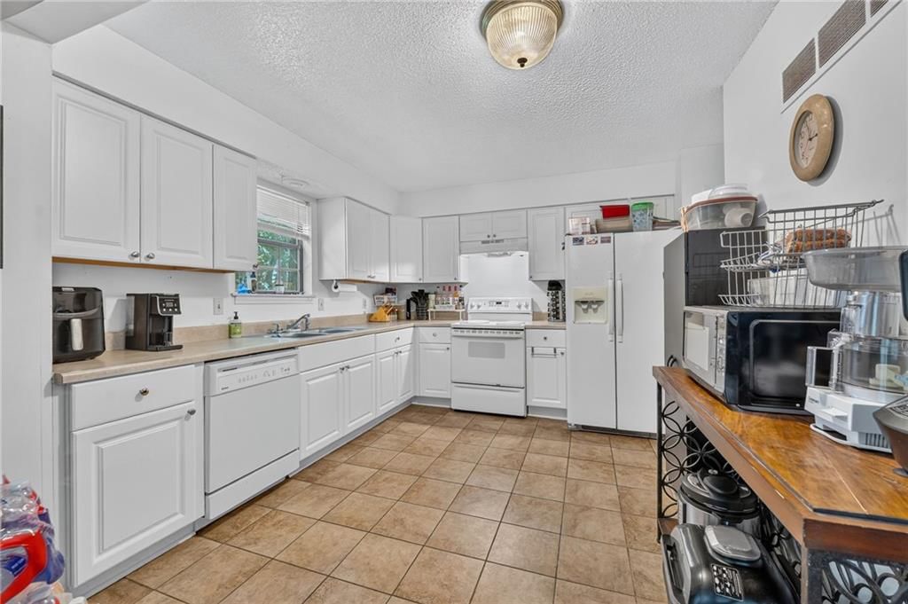 8337-8339 Farley Street — photo 10