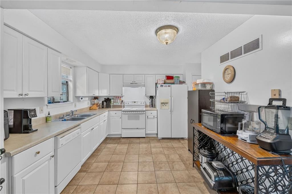 8337-8339 Farley Street — photo 11