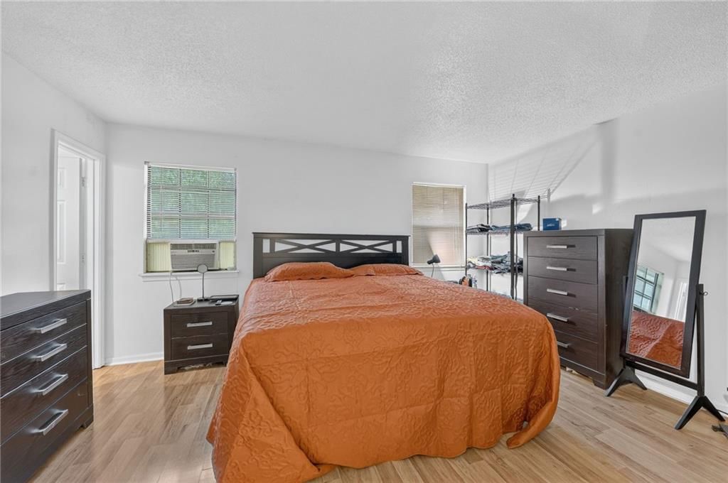 8337-8339 Farley Street — photo 14