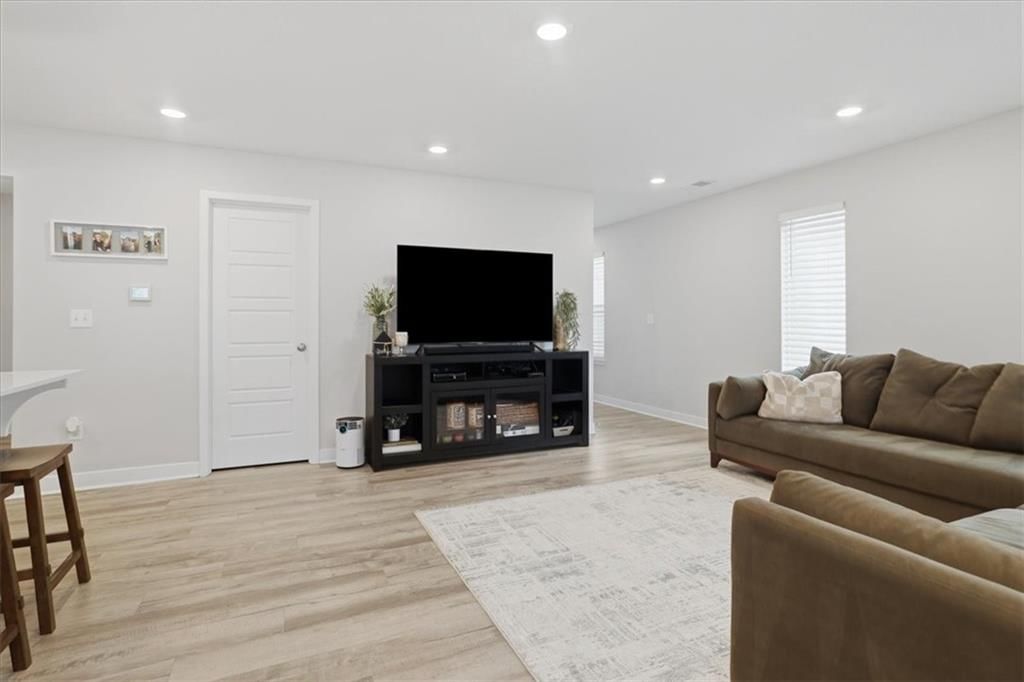 Photo 9 of 36 - 8841 SW 9th Terrace, Lee's Summit, MO 64064