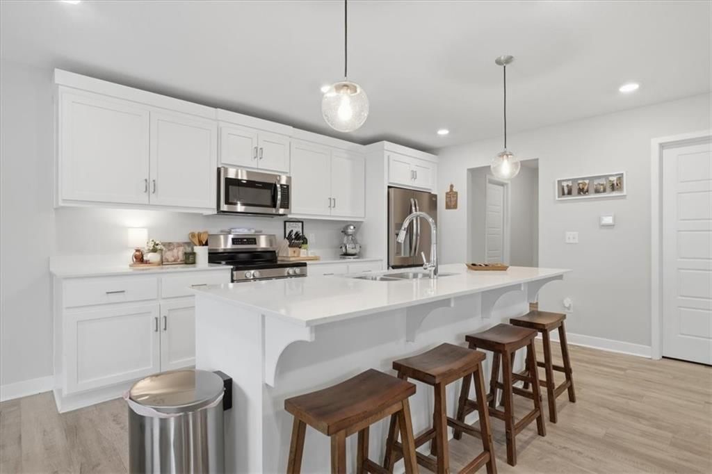 Photo 12 of 36 - 8841 SW 9th Terrace, Lee's Summit, MO 64064