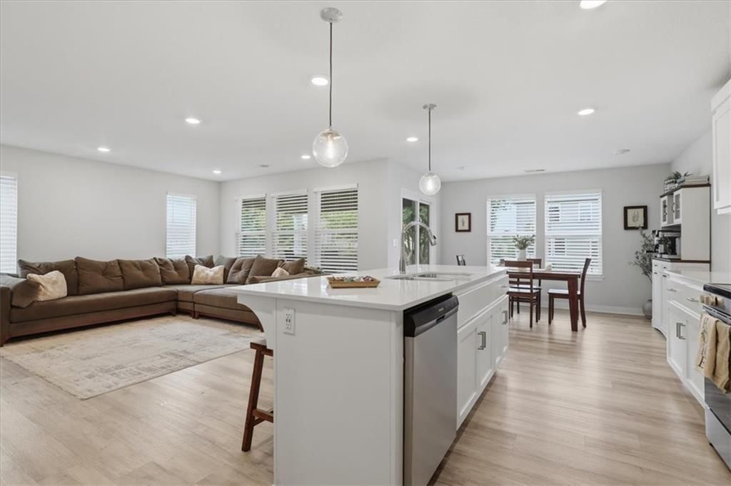 Photo 15 of 36 - 8841 SW 9th Terrace, Lee's Summit, MO 64064