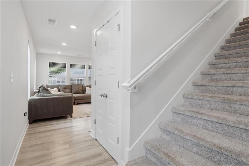 Photo 17 of 36 - 8841 SW 9th Terrace, Lee's Summit, MO 64064