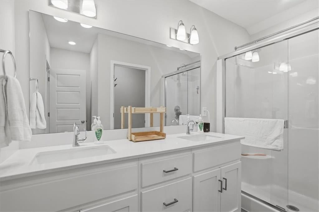 Photo 31 of 36 - 8841 SW 9th Terrace, Lee's Summit, MO 64064