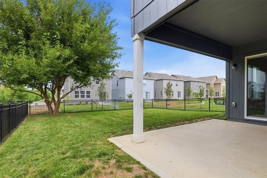 Photo 33 of 36 - 8841 SW 9th Terrace, Lee's Summit, MO 64064