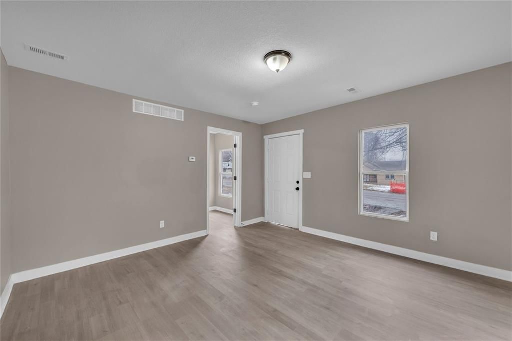 1420 S Appleton Avenue — photo 2