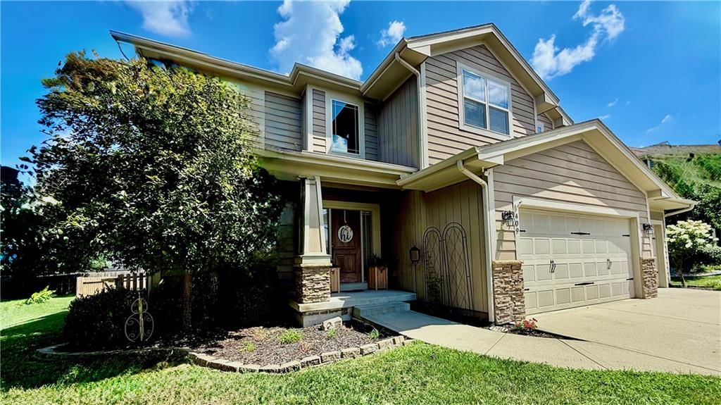 409 SW Webster Drive — photo 2