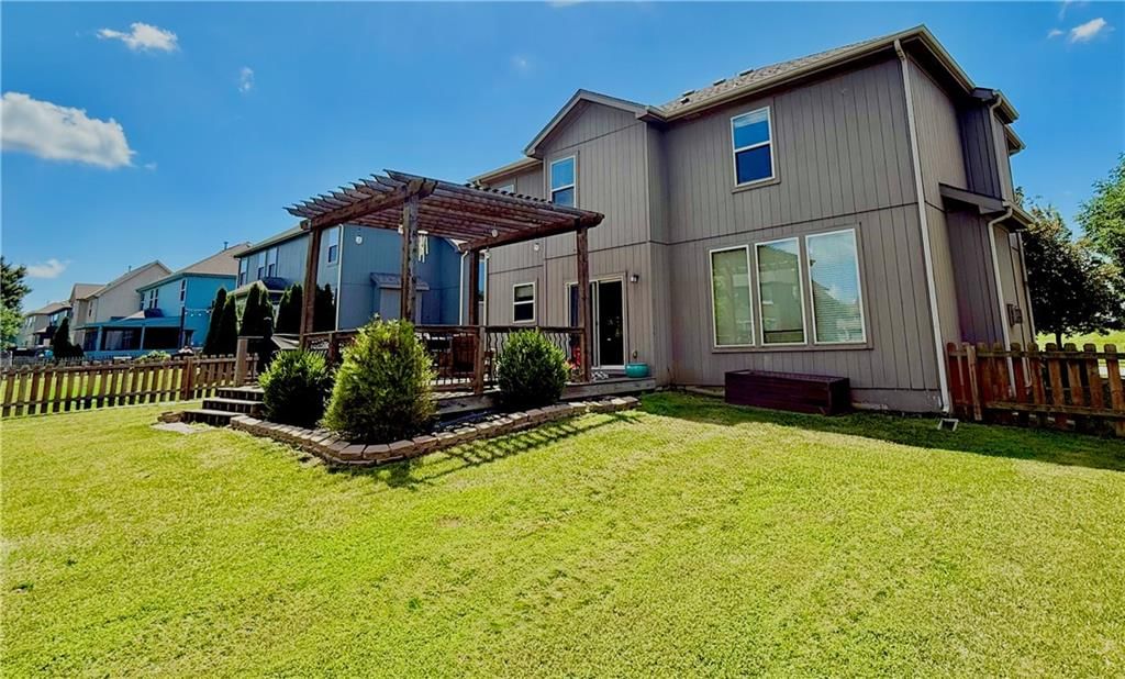 409 SW Webster Drive — photo 5