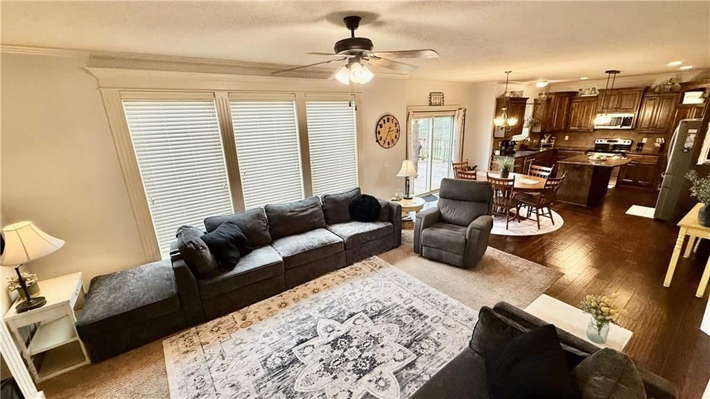 409 SW Webster Drive — photo 8